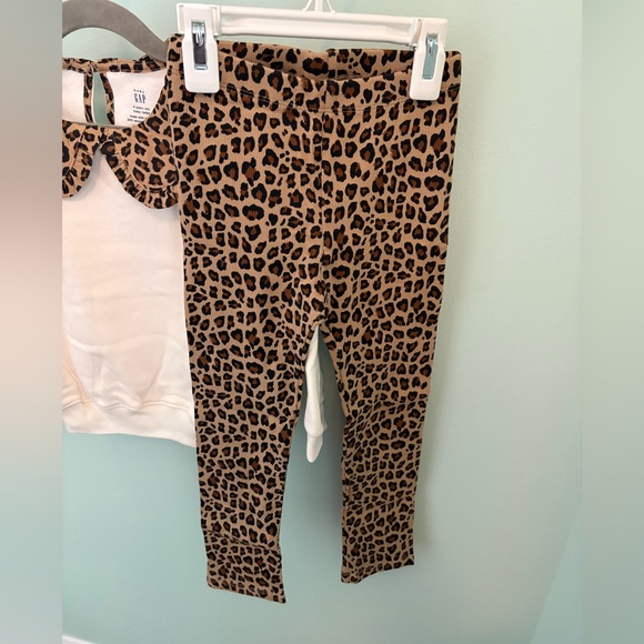 Gap VintageSoft Leopard Sweatshirt & Leggings Set - Picture 7 of 9